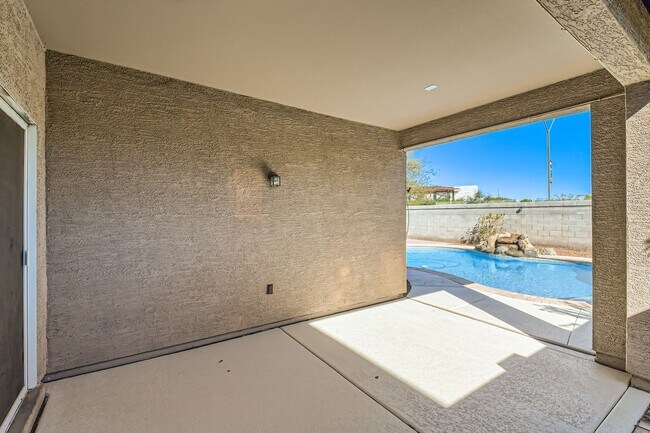 Building Photo - 3 Bed/ 2 Bath House - Large Private Pool