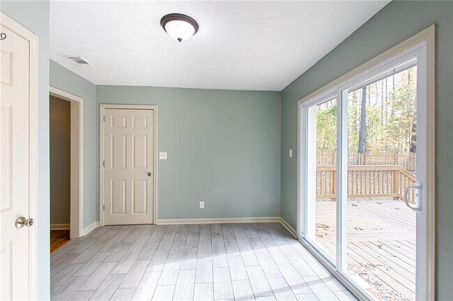 Building Photo - 4979 Paris Ave