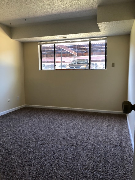 Building Photo - 600 Manhattan Dr