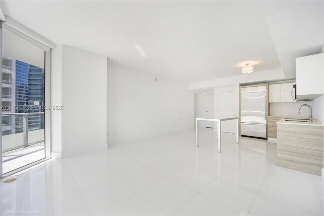 Building Photo - 1300 Brickell Bay Dr