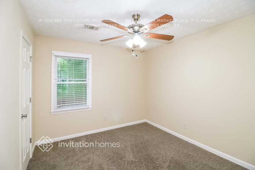 Building Photo - 2062 Red Rose Ln