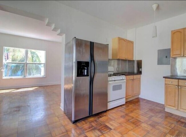 Building Photo - 4035 Meridian Ave