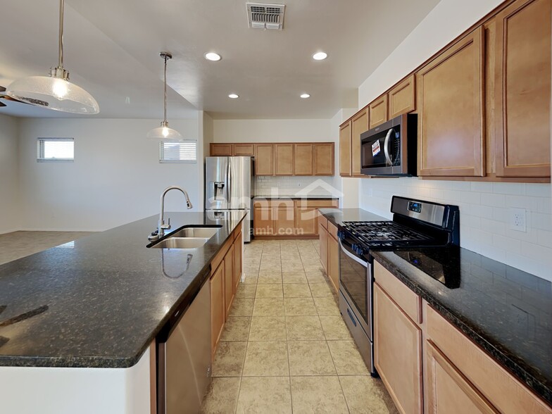 Building Photo - 683 N Nestled Hummingbird Ln E
