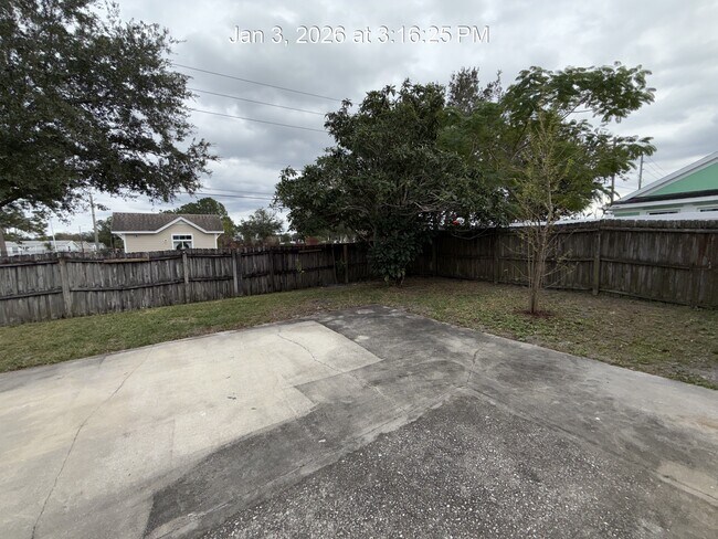 Building Photo - 1911 Colonial Woods Blvd