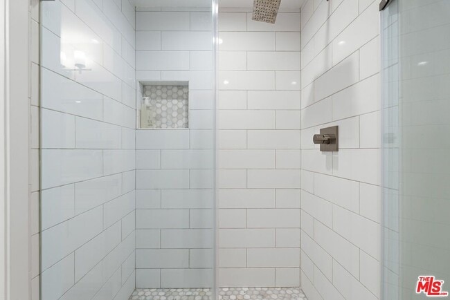 Building Photo - 321 S San Vicente Blvd