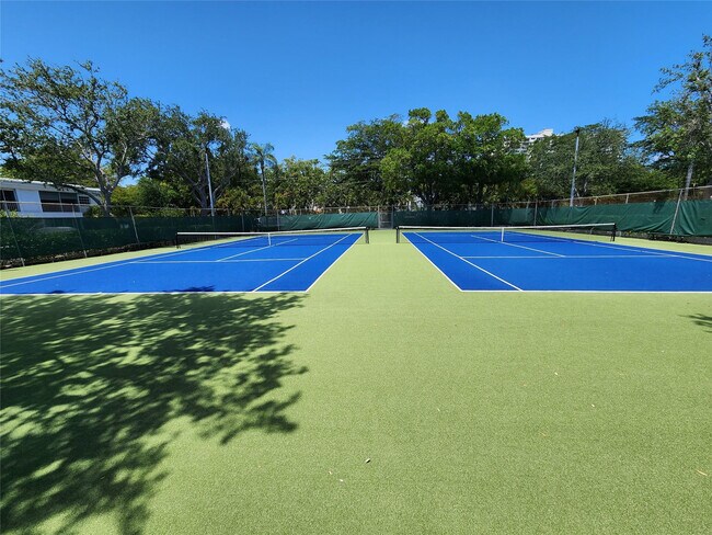 Building Photo - 6281 Bay Club Dr