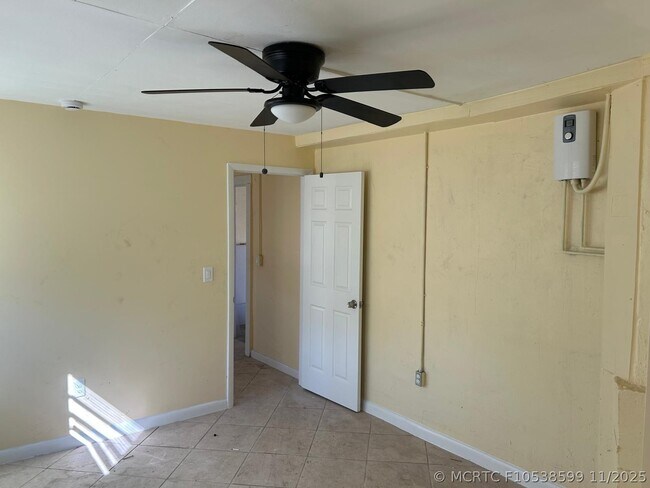 Building Photo - 371 Banyan Ave