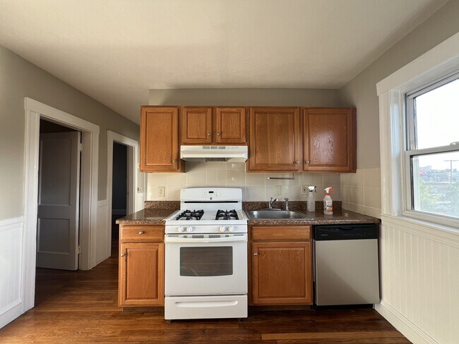 Building Photo - 274 Chelsea St