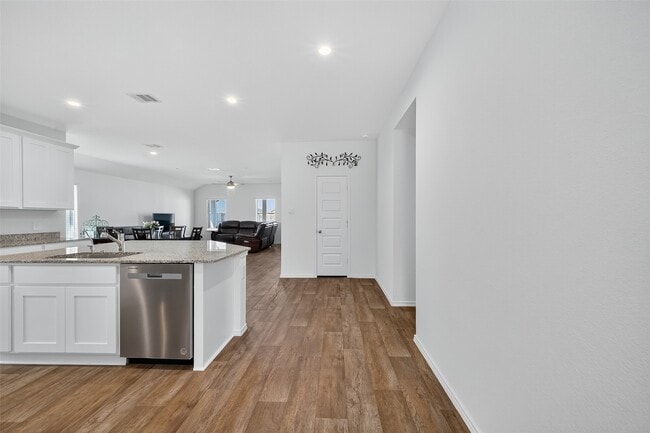 Building Photo - 7411 Canyon Chase Dr