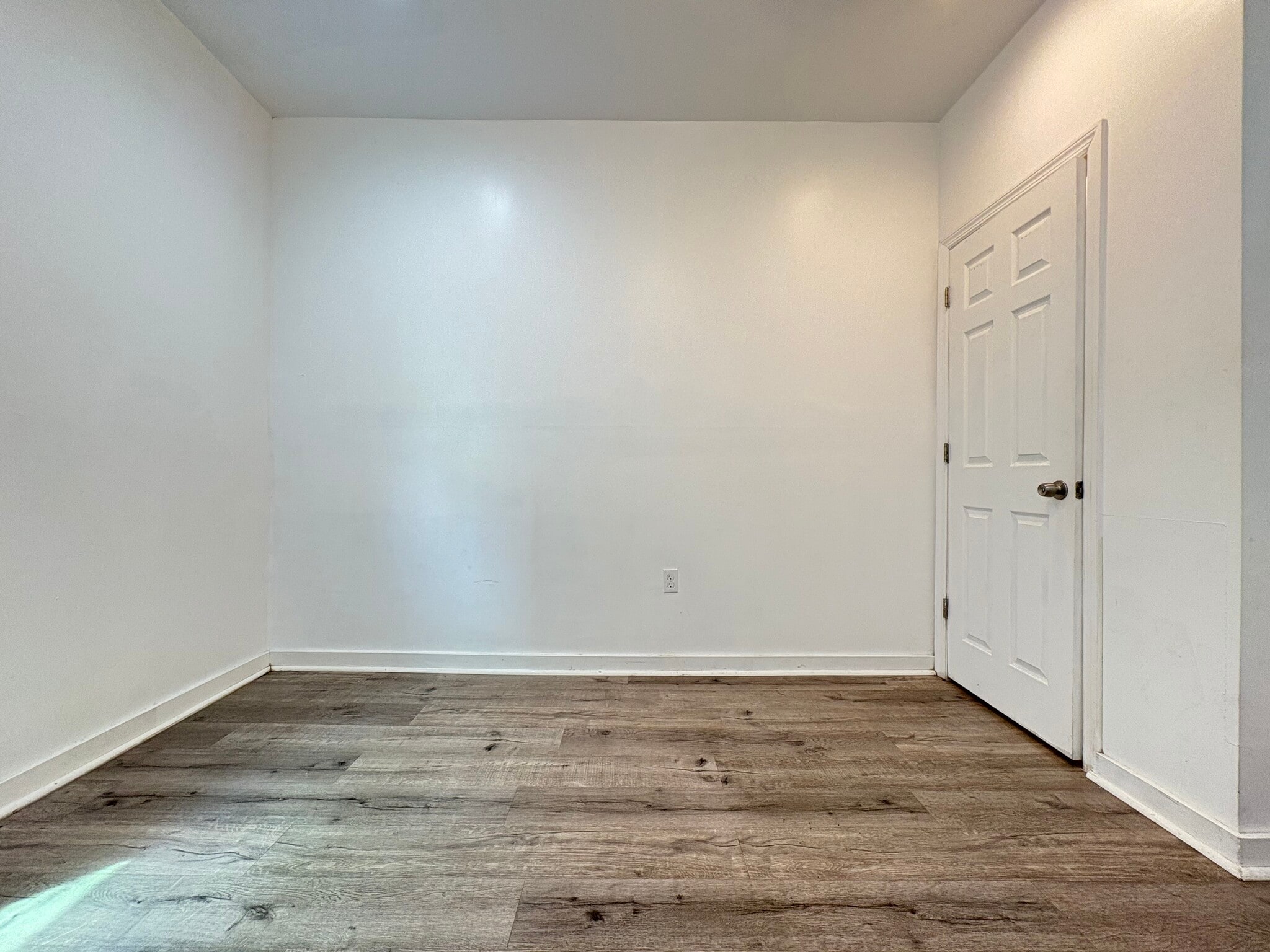 Building Photo - 5807 Hobart St