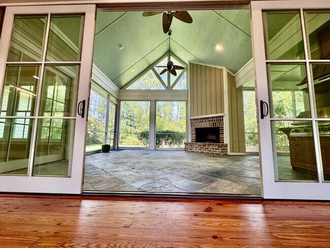 Building Photo - 73 Hampton Lake Dr
