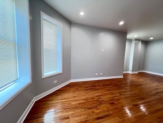 Building Photo - 6402 S Eberhart Ave