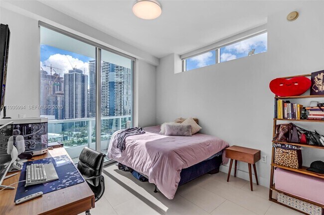 Building Photo - 900 Biscayne Blvd