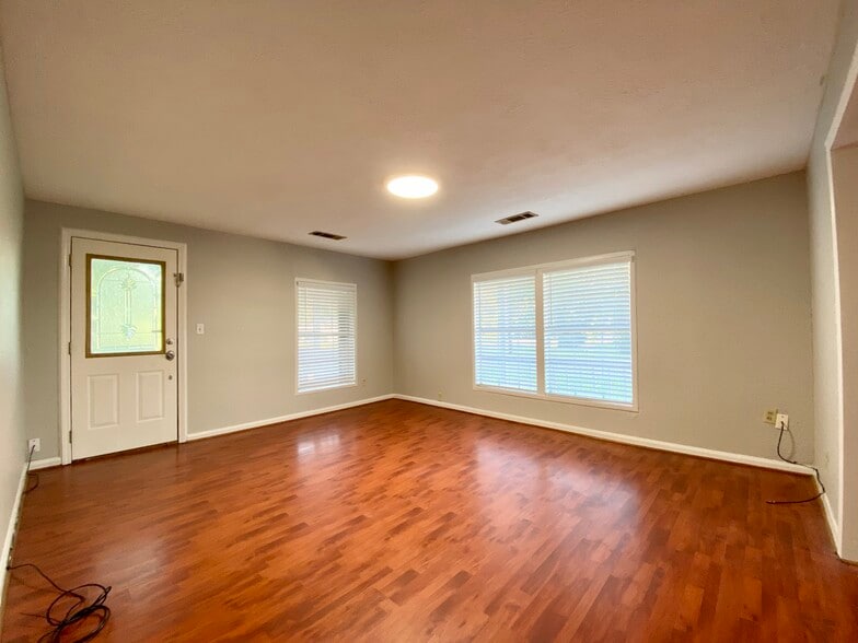 Building Photo - 2503 Ave G