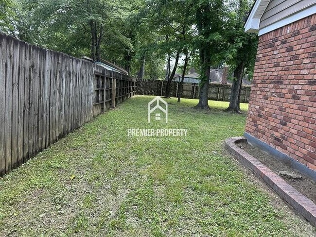 Building Photo - 6667 Amersham Dr