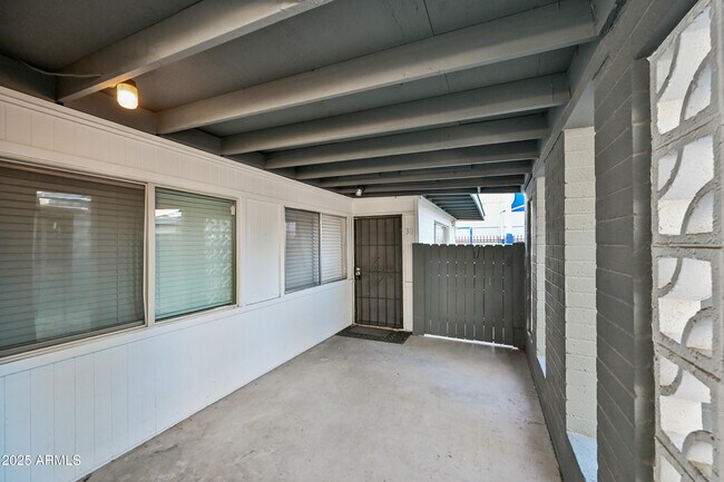 Building Photo - 1518 W Colter St