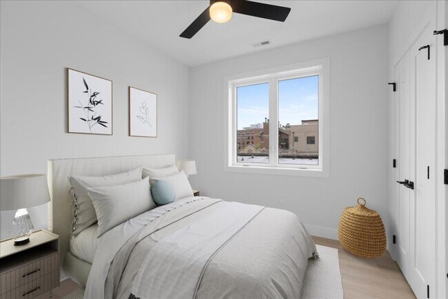 Building Photo - 1 bedroom in Chicago IL 60613