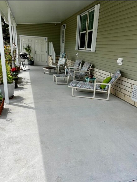 Building Photo - 415 Plover Dr