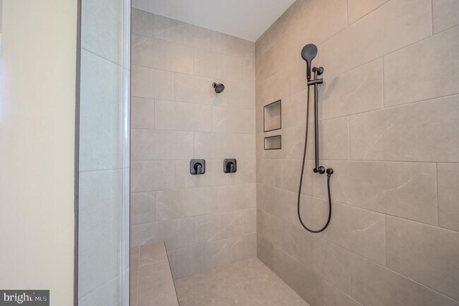 Building Photo - 2424 Carey Ln