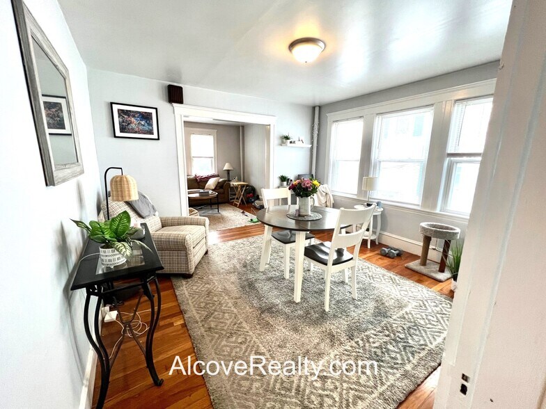 Building Photo - 39 Sterling St