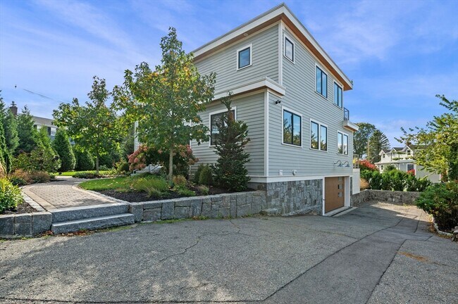 Building Photo - 99 Naugus Ave