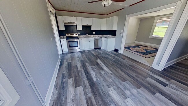 Building Photo - Duplex