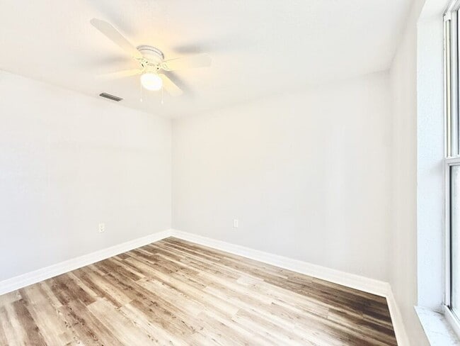 Building Photo - 235 W Northside Dr