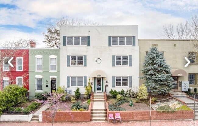 Building Photo - Bright, modern Capitol Hill 1 bed/1 bath condo with private outdoor space and secured parking