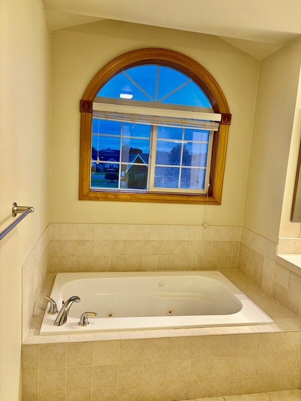 Building Photo - 2285 James Cir