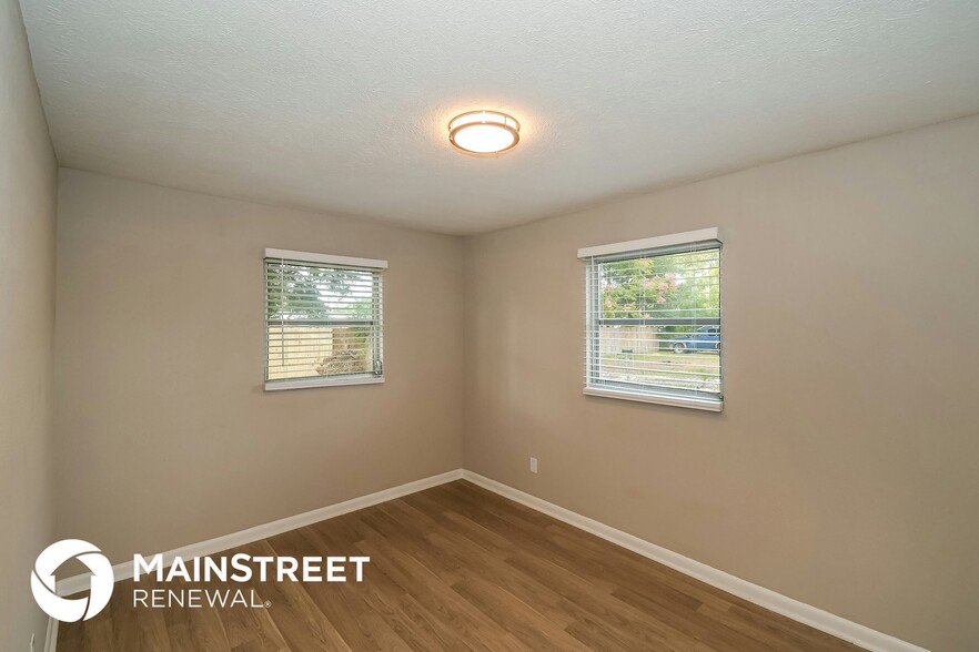 Building Photo - 335 Bonnlyn Dr
