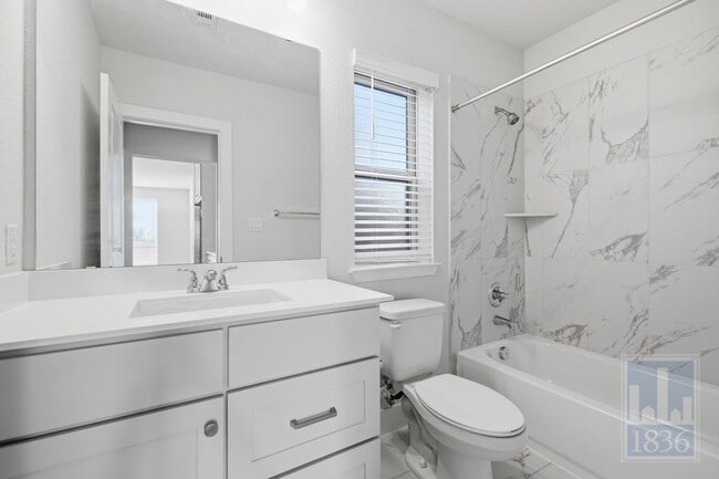 Building Photo - 216 Monrovia Wy