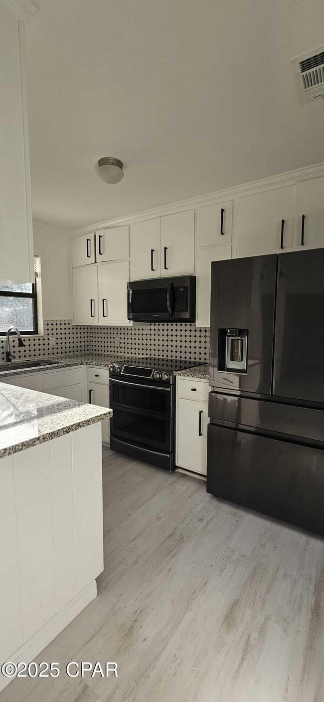 Building Photo - 137 Santee Dr