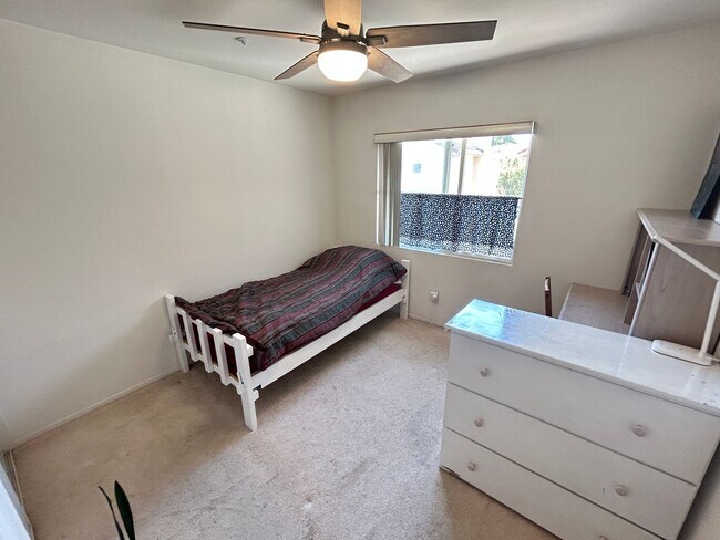 Building Photo - Lovely 3 Bed 2.5 Bath Home in Gated Community in Stanton
