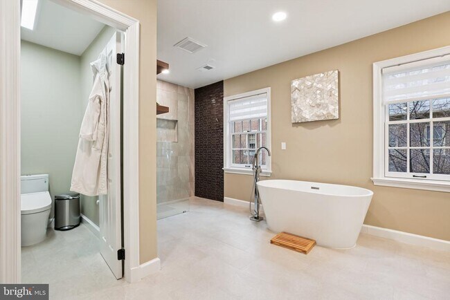 Building Photo - 4353 Westover Pl NW