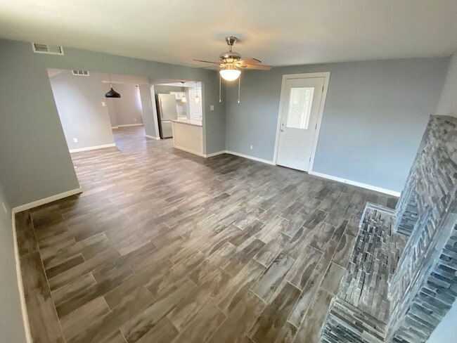 Building Photo - West El Paso 4 bed/2 Bath refrig A/C Home!