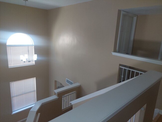 Building Photo - 4 BEDROOM 3 BATHROOM HOME! fully remodeled...