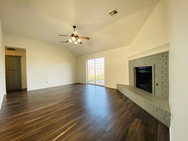 Building Photo - 407 S Pointe Ln