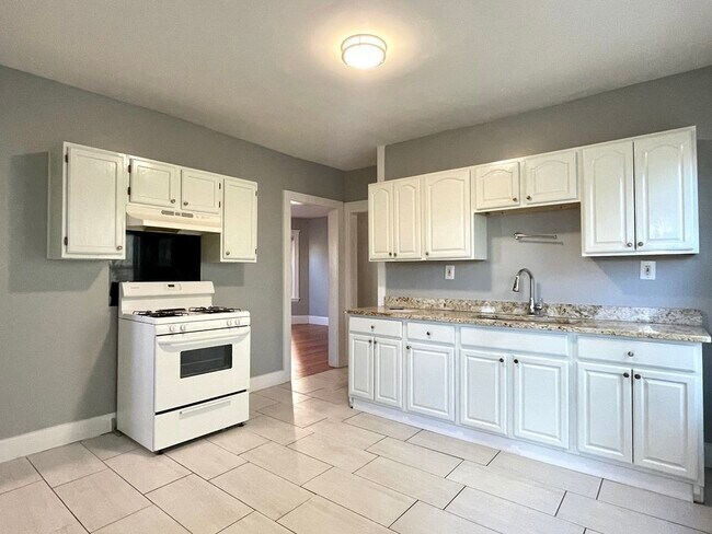 Building Photo - 29 W Tremlett St