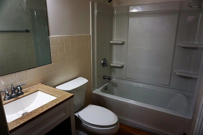 Building Photo - 1606 Bland St
