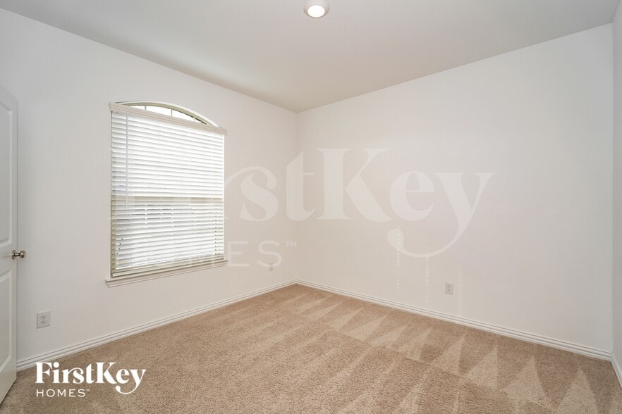 Building Photo - 2524 Goodrich Rd