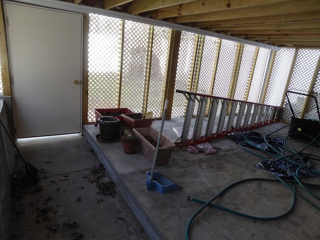 Building Photo - 56 Baxter St