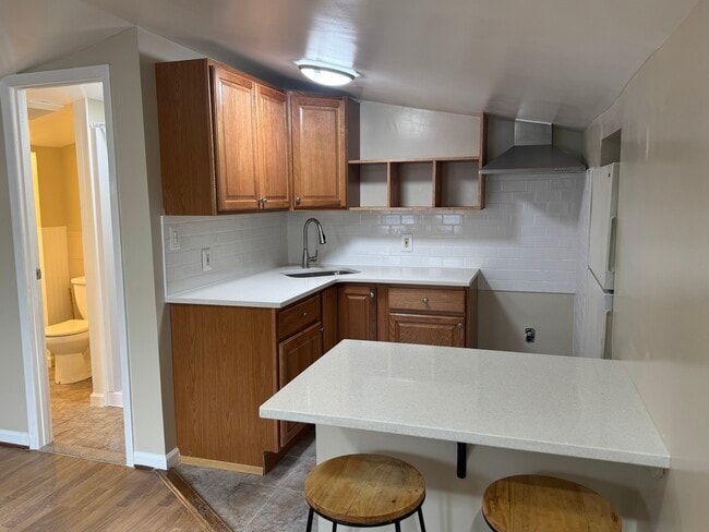 Building Photo - 569 Jerome St