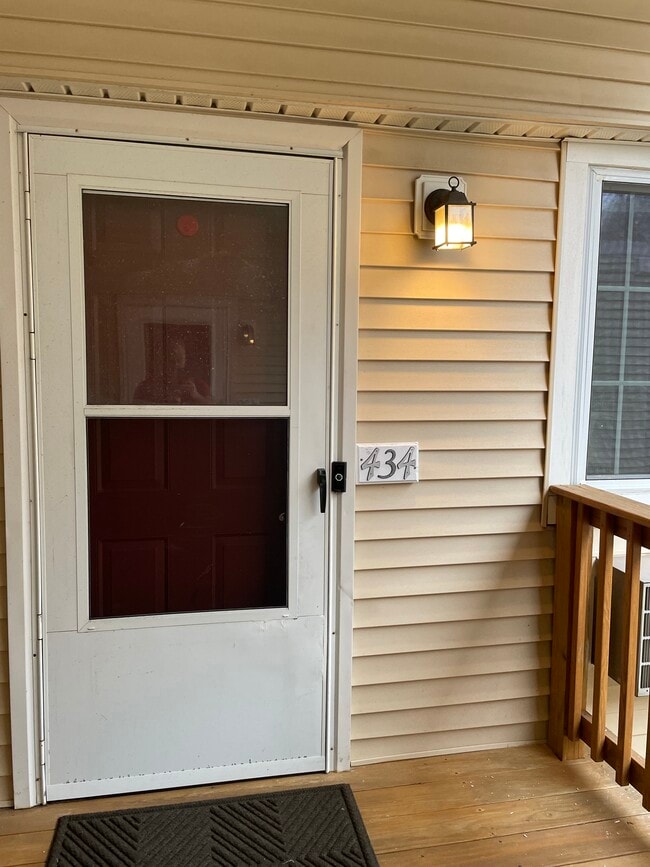 Building Photo - 434 Fox Run Ln