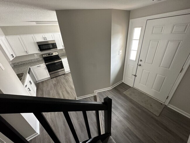 Building Photo - 2 Bedroom Town home in the heart of Virginia Beach