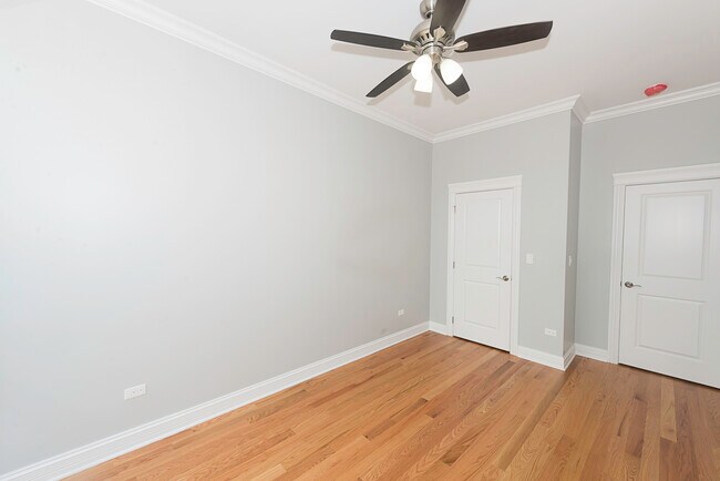 Building Photo - 520 N Western Ave