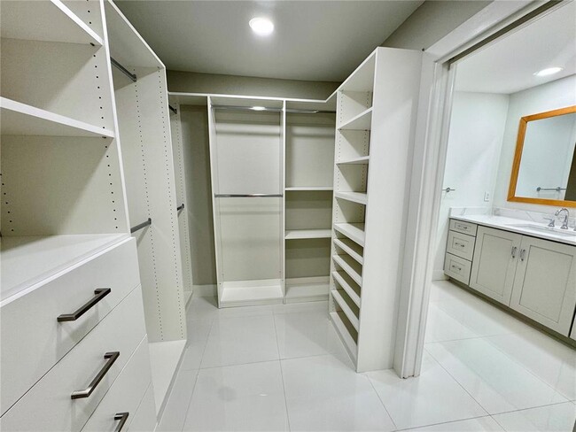 Building Photo - 3705 Torrey Pines Blvd