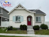 Building Photo - Modern 2 Bed 2 Bath Single Family Home that allows small pets!