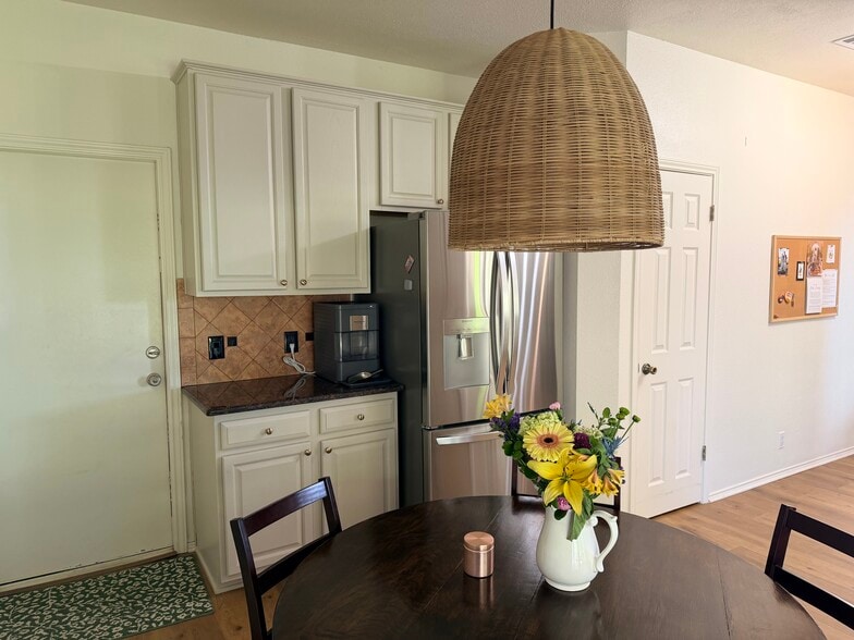 Building Photo - 8516 Hillrock Dr