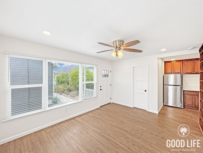 Building Photo - Charming 2BD/1BA South Park Unit with New Turf Yard & In unit laundry