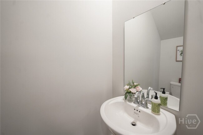 Building Photo - 109 Binscombe Ln